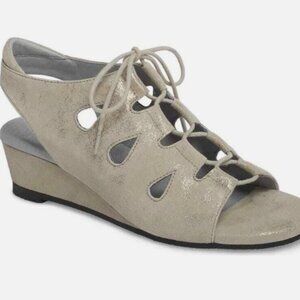 DAVID TATE 'Rich' Natural Antique Suede Womens Sandals Size 10 New/Box